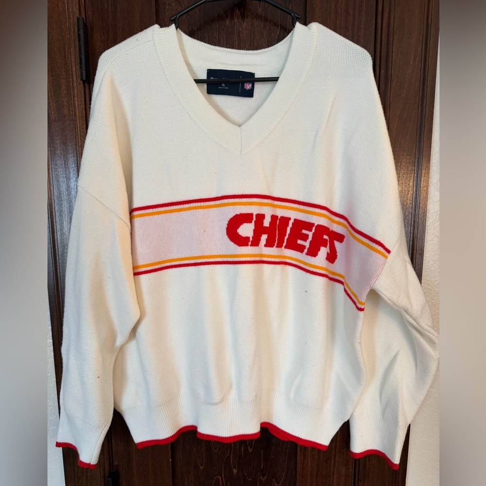 Abercrombie & Fitch White and Red V-Neck Sweater